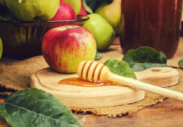 Bal ve meyve. Seçici odak. 