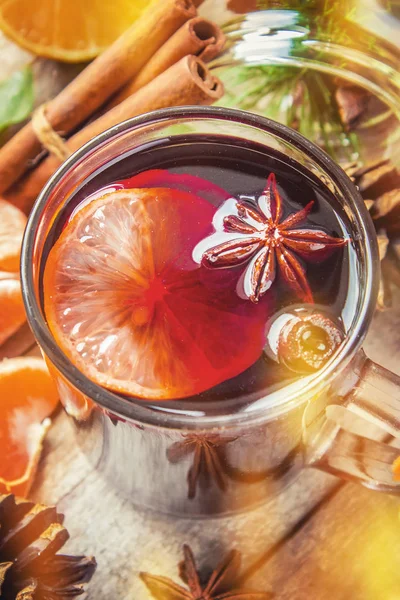 Mulled şarap. Seçici odak. 