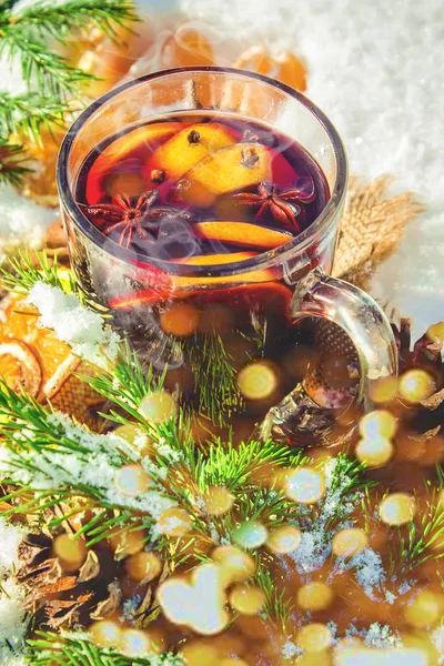 Mulled şarap. Seçici odak. 