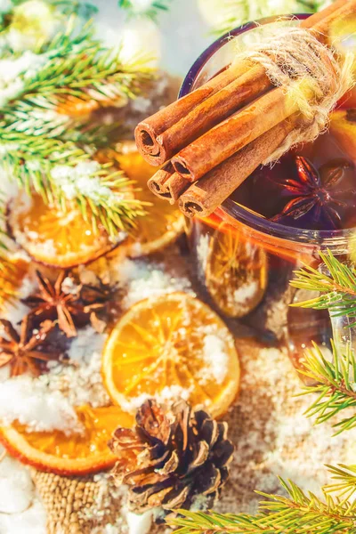 Mulled şarap. Seçici odak. 