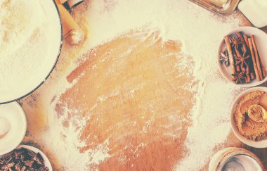 Pasta, kek, kendi elleriyle yemek. Seçici odak. 