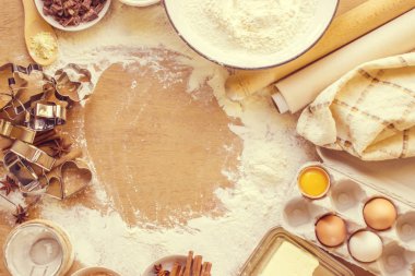 Pasta, kek, kendi elleriyle yemek. Seçici odak. 