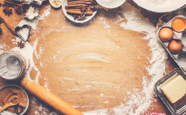 Pasta, kek, kendi elleriyle yemek. Seçici odak. — Stok fotoğraf