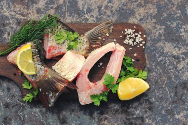 çiğ balık. seçici odak. 