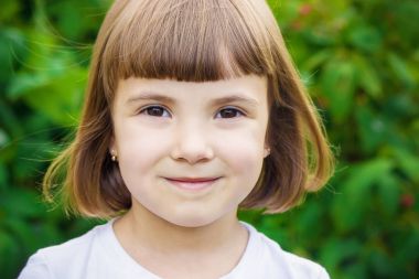 Bebek saç kesimi. Seçici odak. 