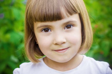 Bebek saç kesimi. Seçici odak. 