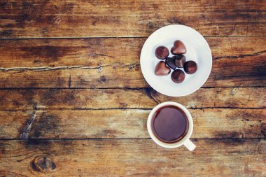 Çay elinde. Birlikte aşıklar. Seçici odak. 