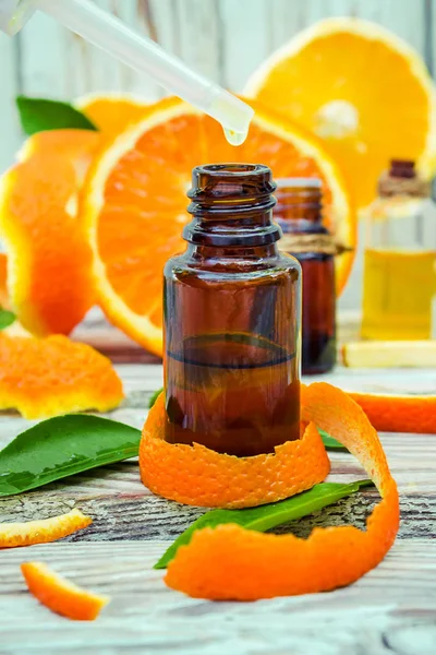 Aceite esencial de naranja. Enfoque selectivo . — Foto de Stock