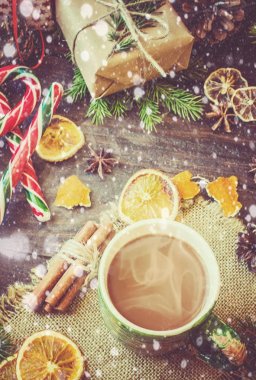 Hatmi ile Noel içki. Seçici odak. 