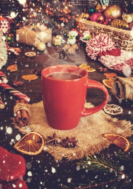 Hatmi ile Noel içki. Seçici odak. 