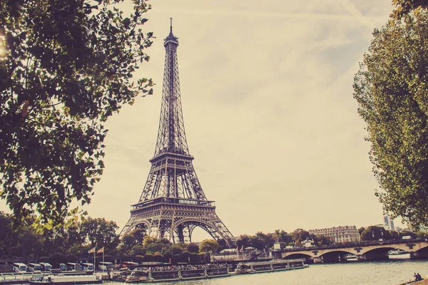 Eyfel Kulesi. Seçici odak.