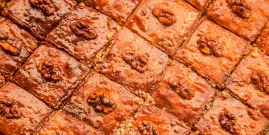 Fındık ve bal baklava. Seçici odak.