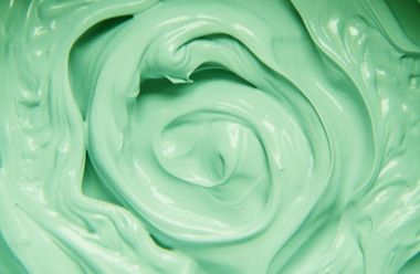 Maske kil yeşil, seçici odak.