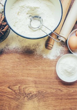 malzemeler hamur pişirme ve pişirme masaya. Seçici odak.