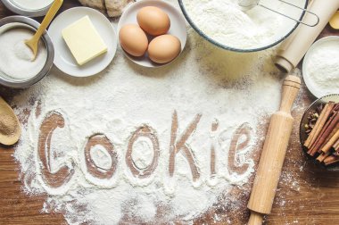 malzemeler hamur pişirme ve pişirme masaya. Seçici odak.