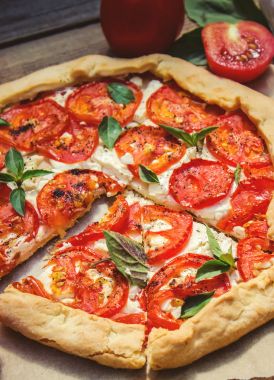 Vejetaryen pizza. Seçici odak.