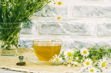 Papatya çayı. Seçici odak.