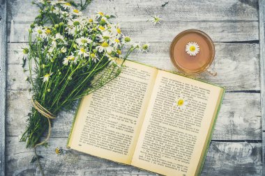 Papatya çayı. Seçici odak.