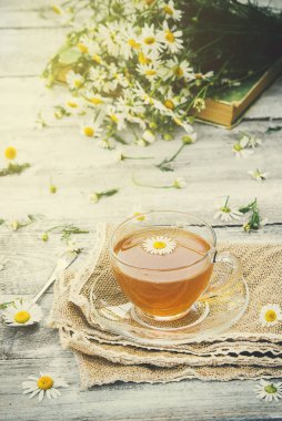 Papatya çayı. Seçici odak.