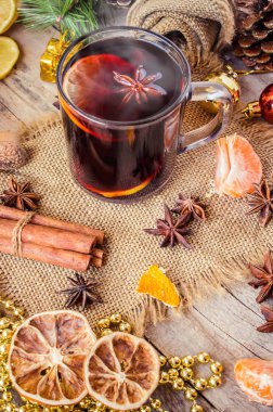 Mulled şarap. Seçici odak.