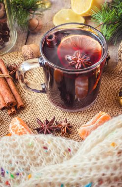 Mulled şarap. Seçici odak.