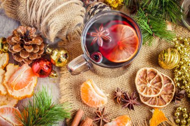 Mulled şarap. Seçici odak.