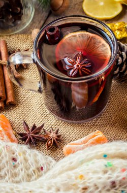 Mulled şarap. Seçici odak.