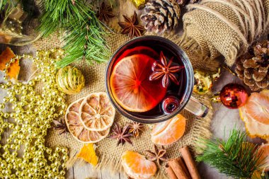 Mulled şarap. Seçici odak.