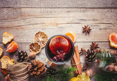 Mulled şarap. Seçici odak.