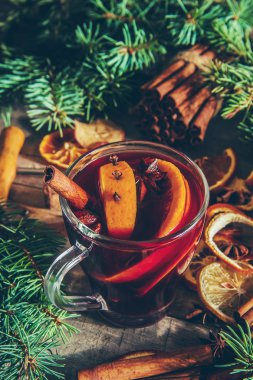 Mulled şarap. Seçici odak.