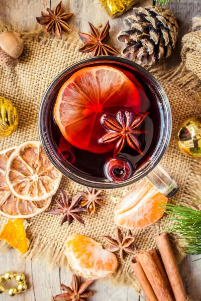 Mulled şarap. Seçici odak.