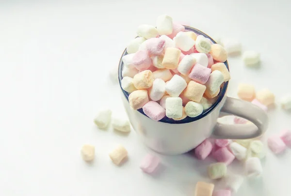 Marshmallow on a white background. Selective focus. — Stock Photo, Image