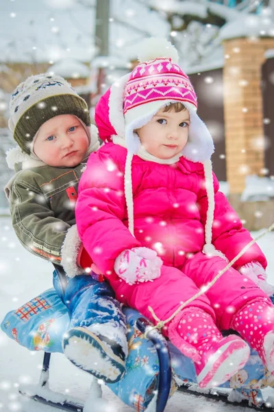 A child plays in the snow in the winter. Selective focus. — Stock Photo, Image