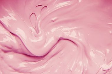 Maske kil pembe, seçici odak.