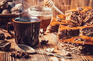 Ceviz ile baklava tatlım. Seçici odak. 