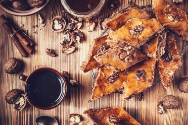 Ceviz ile baklava tatlım. Seçici odak. 