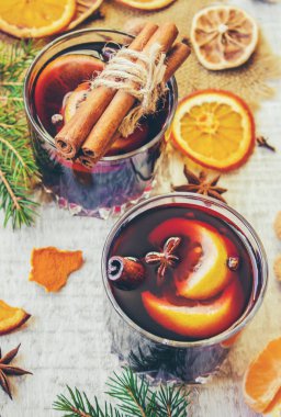 Mulled şarap. Seçici odak.