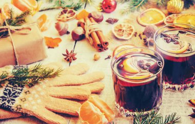 Mulled şarap. Seçici odak.