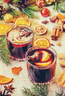 Mulled şarap. Seçici odak.