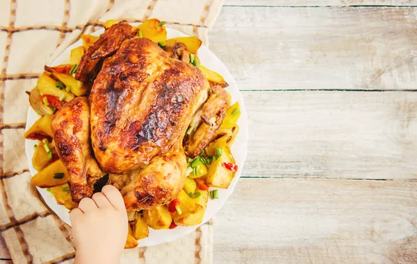 Fried chicken. Thanksgiving Day. Selective focus. — Stock Photo, Image