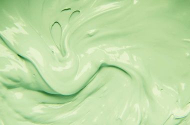 Maske kil yeşil, seçici odak.