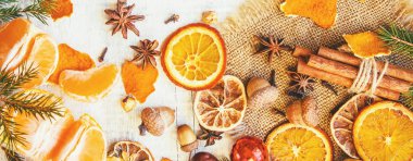 Mandalina ile Noel arka plan. Seçici odak.