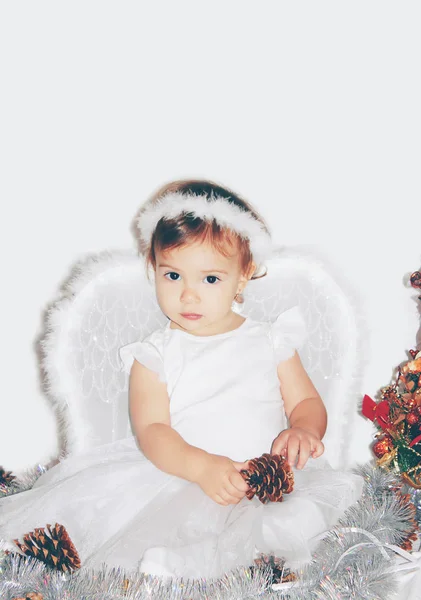 Malé dítě v kostýmu anděla. Selektivní fokus. — Stock fotografie