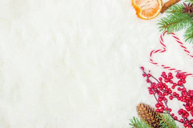 Noel arka plan. Seçici odak. Yılbaşı ağacı süsleri.