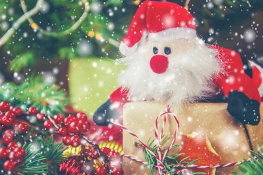 Hediyeler ile ahşap arka plan. Seçici odak. 