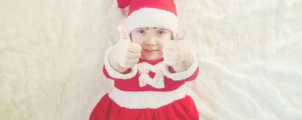 Enfant Costume Père Noël Sur Fond Clair Focus Sélectif — Photo