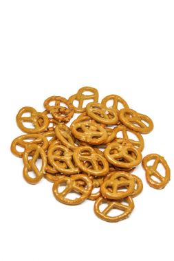 Beyaz bir arka plan üzerinde brosel kurabiyeler. İzole et. Seçici odak. 