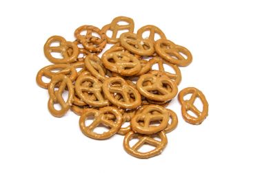 beyaz bir arka plan üzerinde simit çerezleri. Yalıt. Seçici odaklama. 