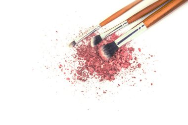 Beyaz bir arka plan üzerinde kozmetik. İzole et. Seçici odak.