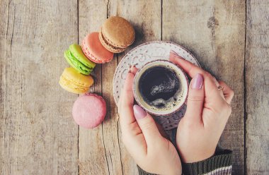 Bademli kurabiye ve kahve. Kahvaltı. Seçici odak. 